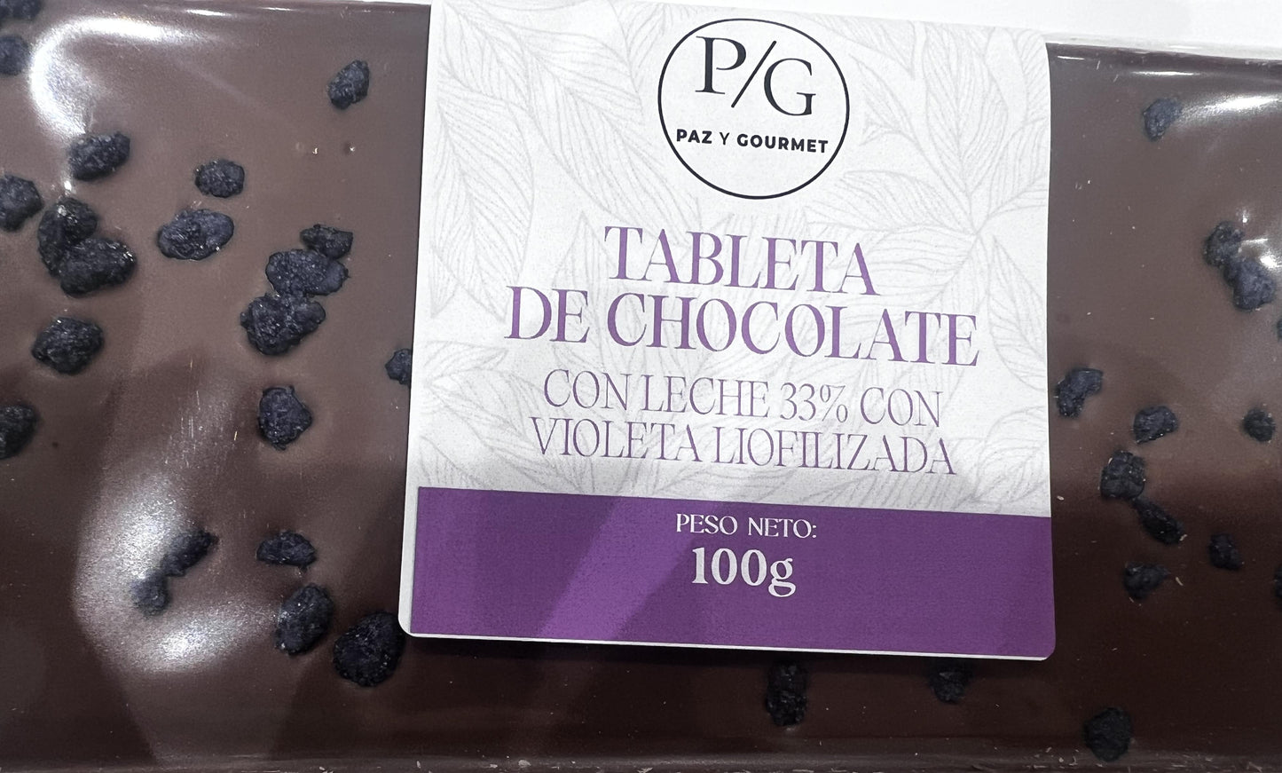 Tableta de chocolate con leche (33%) con violeta liofilizada (100 gr)